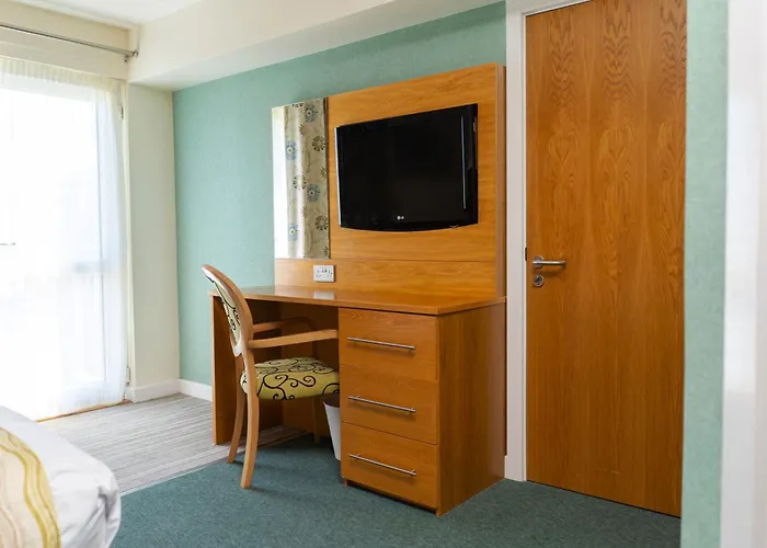 Croyde Bay Hotel Or Self Catering