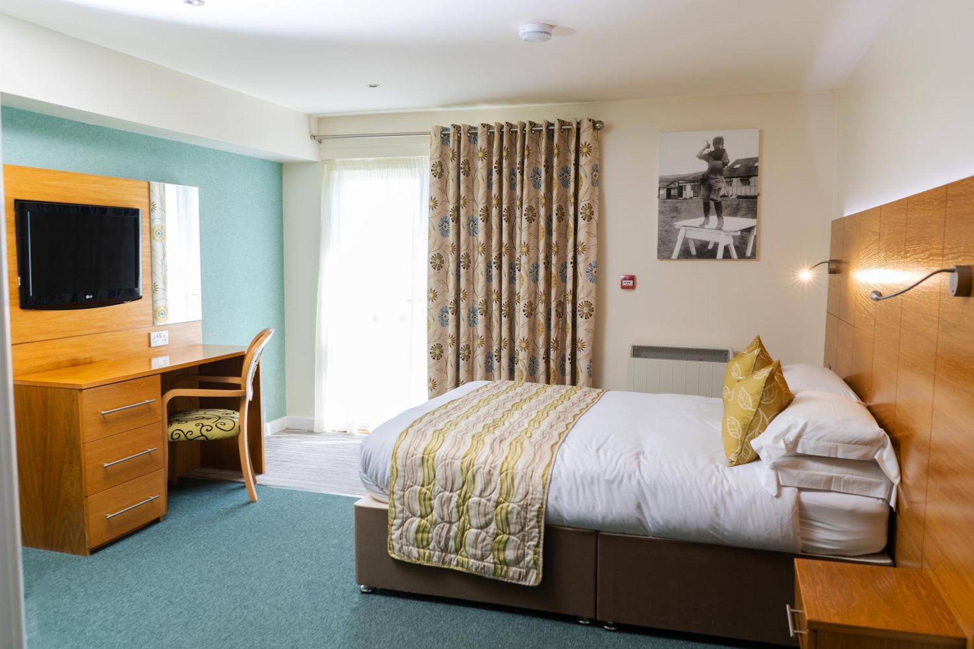 Hotel Bay Or Self Catering 4*